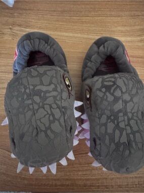 Gray Dinosaur Plush Slip-On Kids Slippers | toddler kids 9-10